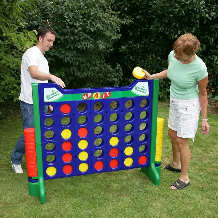 giant connect 4 play_750px.webp